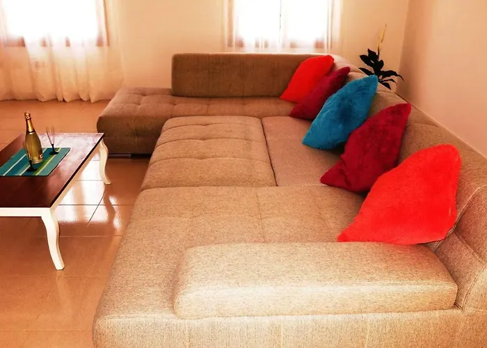 Large On Golf Course Apartment *